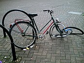Förstörd cykel i England.