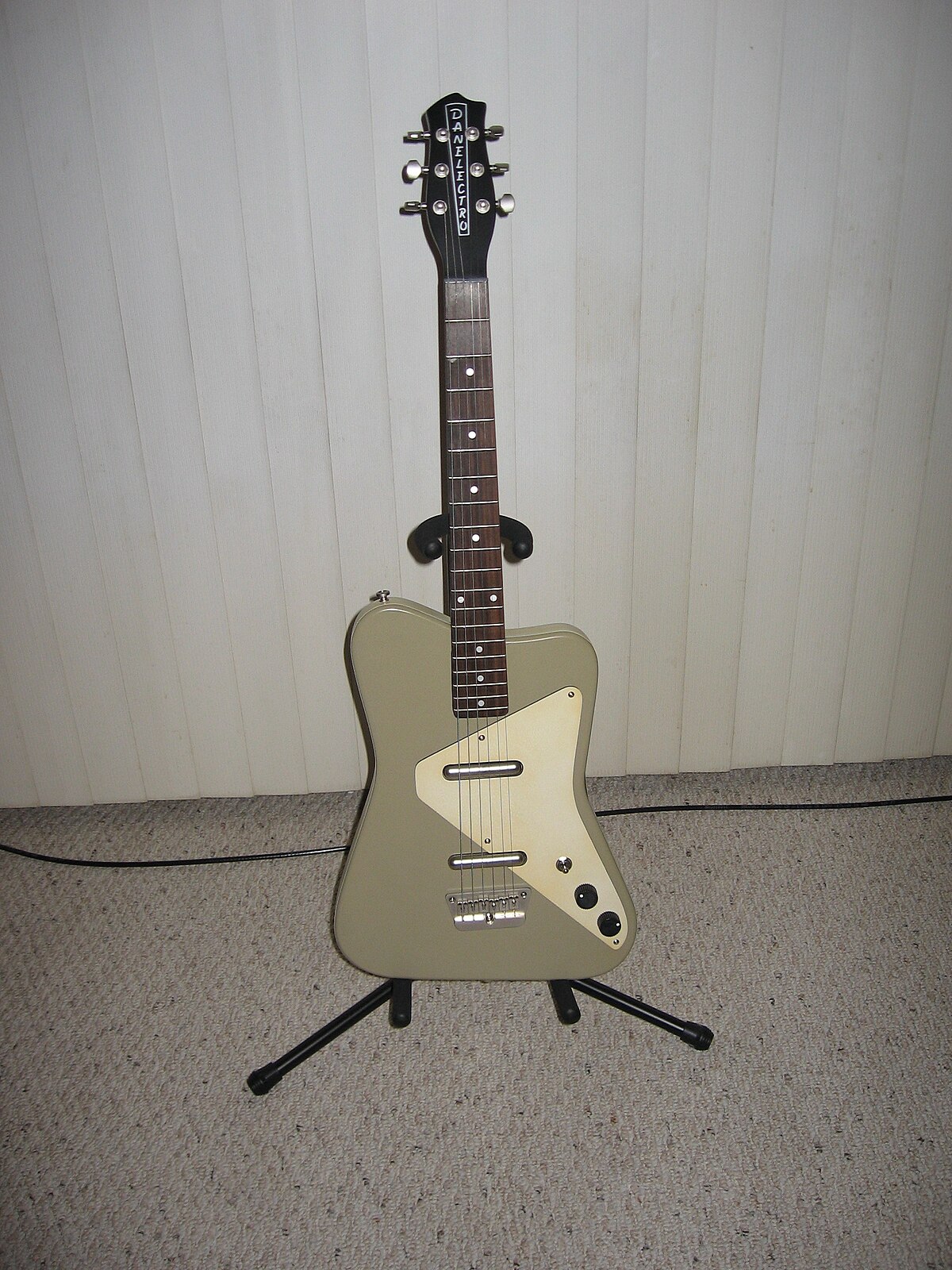 Danelectro Dano Pro - Wikipedia