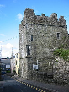 Desmond Castle, built in Kinsale about 1500 by Maurice FitzGerald, 9th Earl of Desmond. Desmond Castle.jpg
