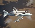 Discovery Atop 747 Over The Mojave (EC05-0166-40) DVIDS724327.jpg