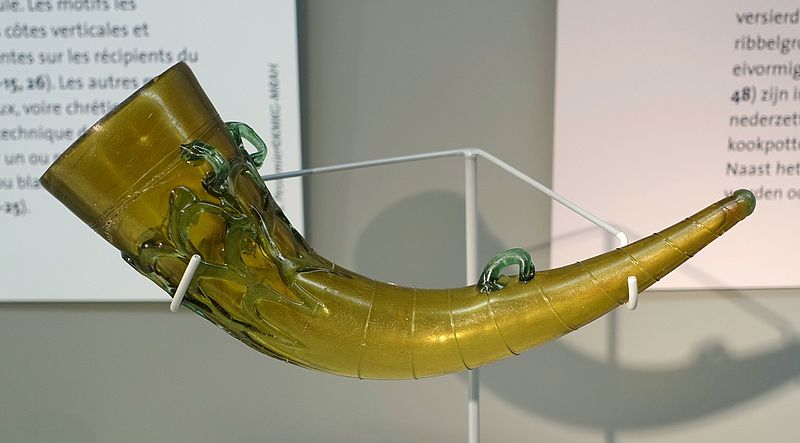 File:Drinking horn, tomb 250, Bossut-Gottechain, Brabant, 530-570 AD, glass - Cinquantenaire Museum - Brussels, Belgium - DSC08765.jpg