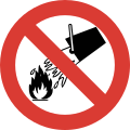 EEC Safety Sign 1977 - Do not extinguish with water.svg