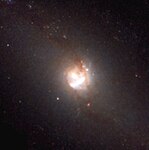 En infraröd delbild på stav-/spiralgalaxen Messier 83.