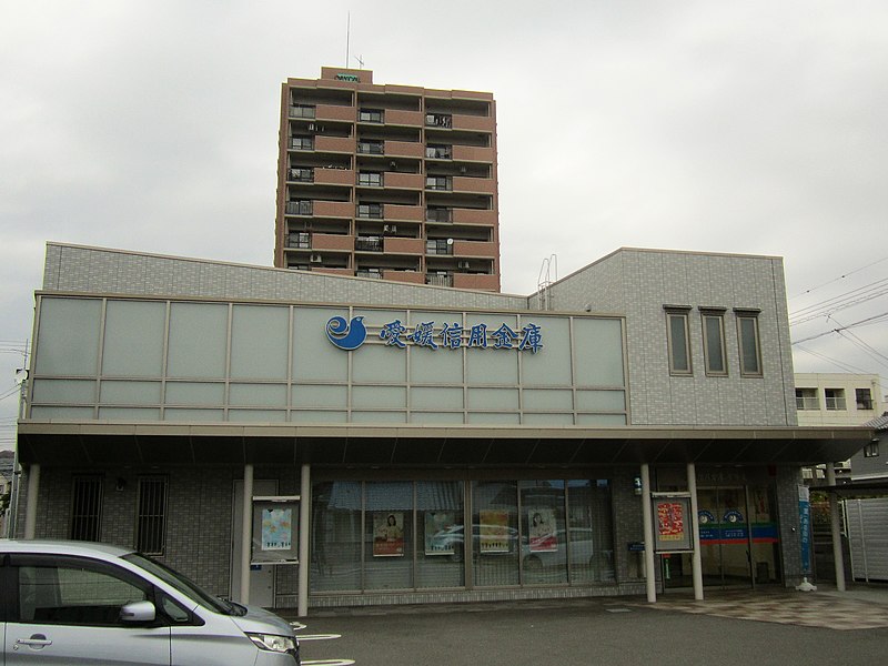 File:Ehime Shinkin Bank Hirai Branch.jpg