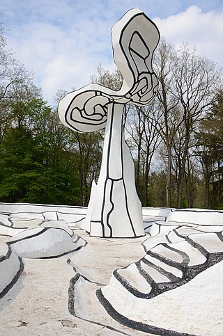 <i>Jardin démail</i> Large painted outdoor sculpture in Amsterdam