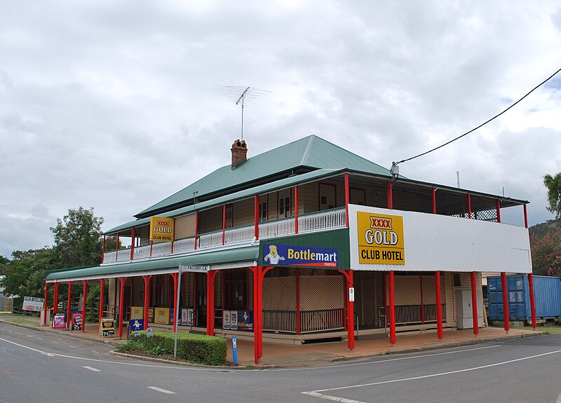 File:Esk Club Hotel.JPG