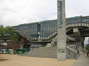 Estacion Universidad-Dış-Medellin.JPG