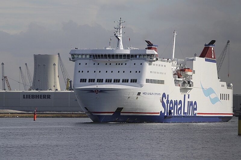 File:FS Mecklenburg-Vorpommern Warnemünde 040913.jpg