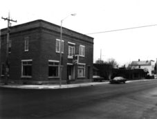 Former Cling's Bar and later Butch's Bar building in 1983; part of the Third Avenue Historic District.[14]