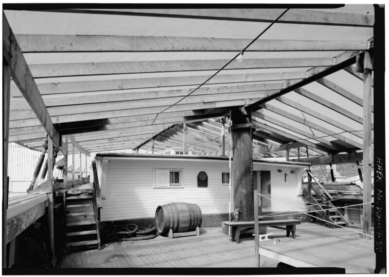 File:Forward side of cabin, on main deck - Schooner WAWONA, 1018 Valley Street, Seattle, King County, WA HAER WASH,17-SEAT,10-37.tif