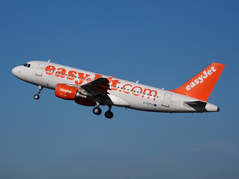 File:G-EZFG easyJet Airbus A319-111 takeoff from Schiphol (AMS - EHAM), The Netherlands, 11june2014, pic-2.JPG