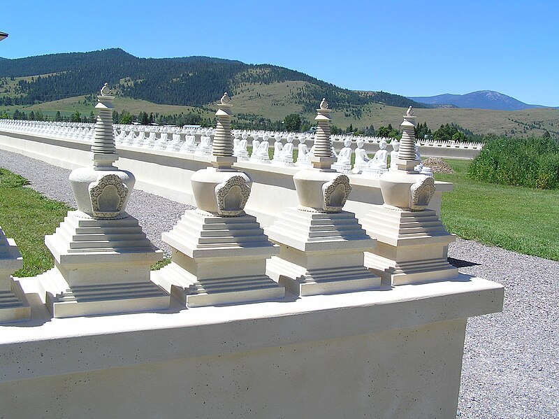 File:Garden1000Buddhas4.JPG