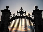 Brány do Francis Field - Danforth Campus z Washington University v St. Louis.jpg