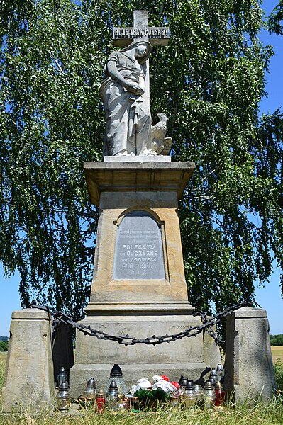 File:Gdow Cemetery 12.jpg