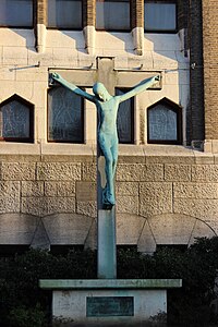 Christ en croix de la basilique du Sacré-Cœur de Bruxelles.