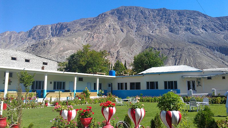 File:Gilgit-Hotel.jpg