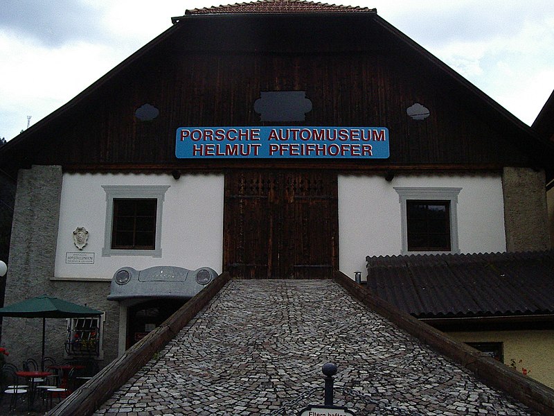 File:Gmünd, Porsche Múzeum bejárata.jpg