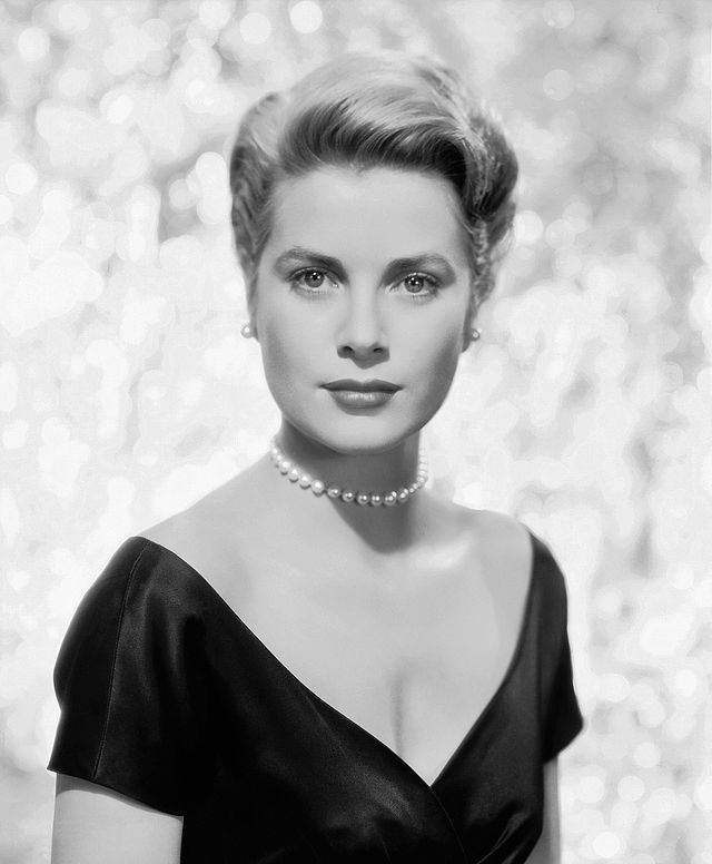 A Replica of Grace Kelly's 'Rear Window' Valise Is Released - WSJ