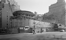 Photographie en noir et blanc du chantier du musée en 1957.