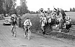 Gustaf "Stålfarfar" Håkansson under Sverigeloppet 1951. Till vänster om honom syns Sven "Svängis" Johansson.