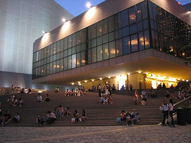 Crowds gathering outside in August 2006