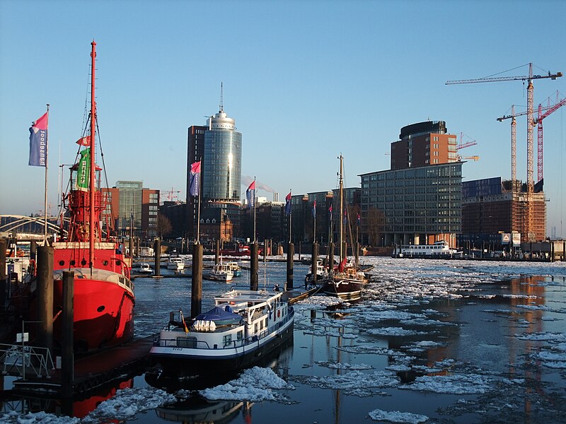 Lêer:Hamburg harbour Jan2009.jpg