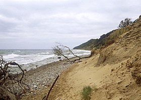 Обрывистый берег на острове Хиддензе