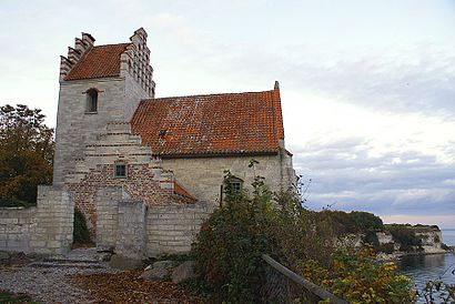 Sådan kommer du til Højerup Gamle Kirke med offentlig transport – Om stedet