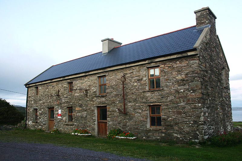 File:House with Anchor - geograph.org.uk - 1755003.jpg