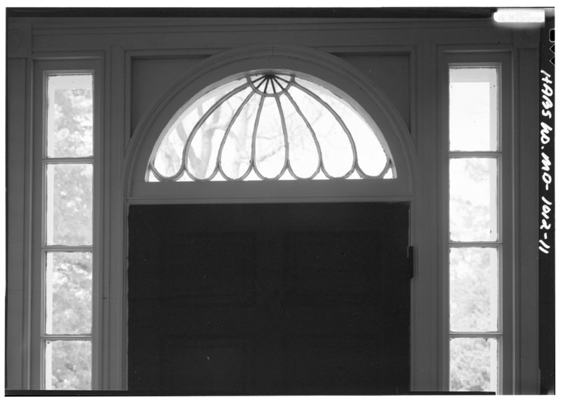 File:INTERIOR VIEW LOOKING OUT THROUGH NORTH (FRONT) DOORWAY, SHOWING FANLIGHT AND SIDELIGHTS - Pleasant Hills, 7001 Croom Station Road, Upper Marlboro, Prince George's County, MD HABS MD,17-MARBU,11-11.tif