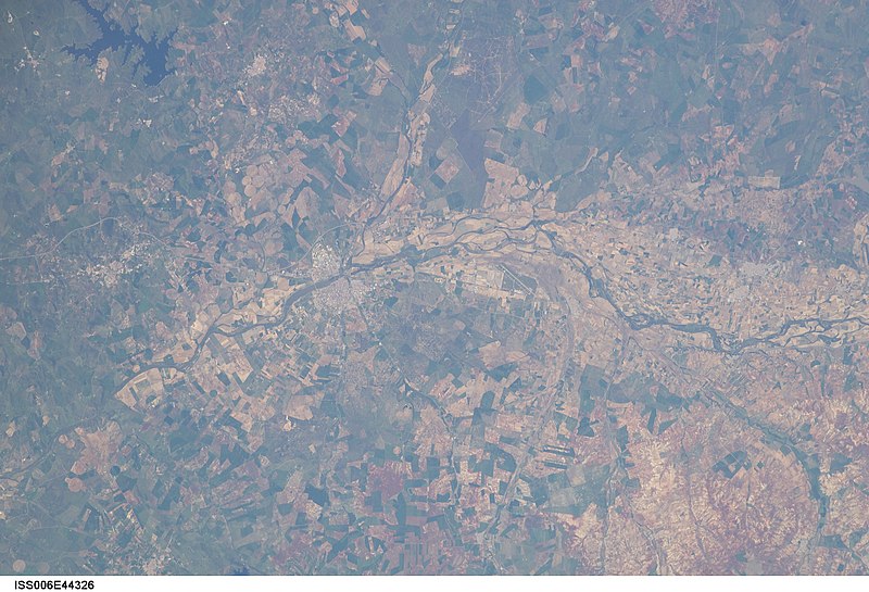 File:ISS006-E-44326 - View of Portugal.jpg