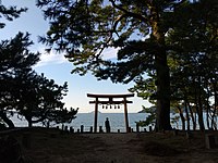 壱岐神社、一の鳥居と今津湾