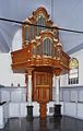 Orgel met preekstoel voor 2006 wit, maar nu teruggebracht in de oorspronkelijke mahonie kleur