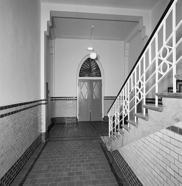 File:Interieur, portaal van het trappenhuis van het thans zijnde appartementengebouw - Uden - 20002168 - RCE.jpg