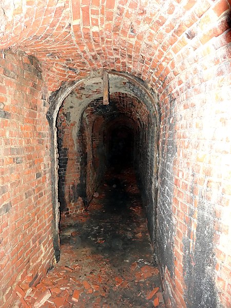 File:Into the chimney (21).jpg