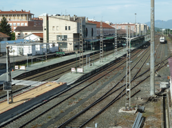 Iruñeko tren geltokia - Estación de tren de Pamplona.png