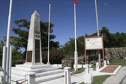 An harzoù etre Saint-Martin ha Sint Maarten.