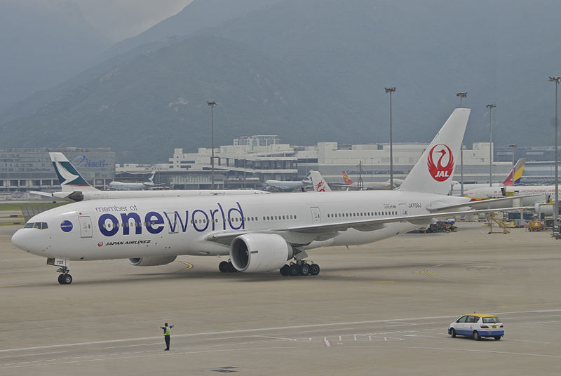 File:JAL Japan Airlines Boeing 777-200ER; JA708J@HKG;05.08.2012 671fb (8008542524).jpg