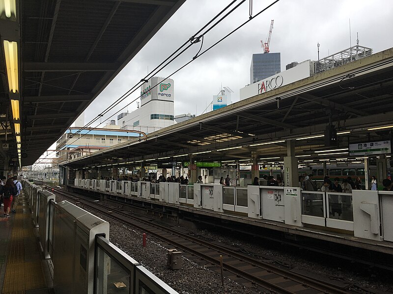 File:JR Ikebukuro Yamanote Line platform and platform doors - July 15 2019 - 1050am 10 56 48 144000.jpeg