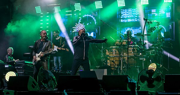 Jamiroquai performing at the O2 in London, 2017. Left to right: Johnson, Harris, Williams, Kay and Akingbola.