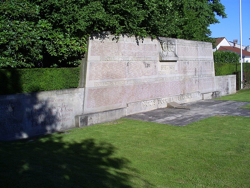 File:Jardin d'Orsay - Monument aux morts - panoramio.jpg