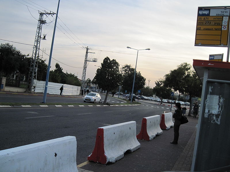 File:Jeresy barriers against terror attacks, acre, Israel.jpg