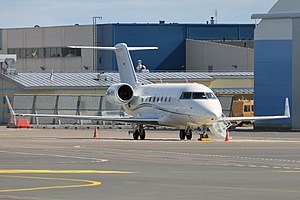 Jetflite, OH-GVI, Bombardier Challenger 605 (17215242582).jpg