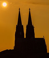 Rank: 38 Silhouette of the Cologne Cathedral in the backlight