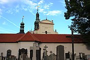 Čeština: Pohled na poutní kostel Nanebevzetí Panny Marie z místního hřbitova. Klokoty. Okres Tábor. Česká republika. Camera location 49° 24′ 52.12″ N, 14° 38′ 39.77″ E    View all coordinates using: OpenStreetMap