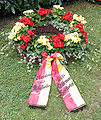 Deutsch: Kranzniederlegung am Grab von Willi Ostermann zum 70. Todestag. English: Wreath at the grave of Cololgne singer songwriter Willi Ostermann, deposed on the occasion of the 70th anniversary of the death