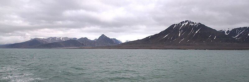 File:Kongsfjorden Krossfjorden Kappfjellet from southwest IMG 6250.JPG