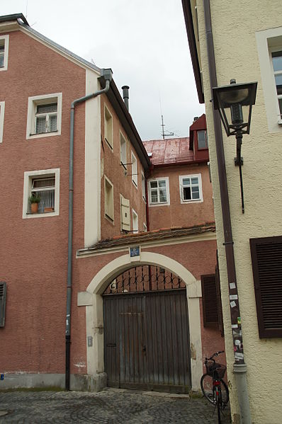 File:Krebsgasse 5 Regensburg 2013.JPG