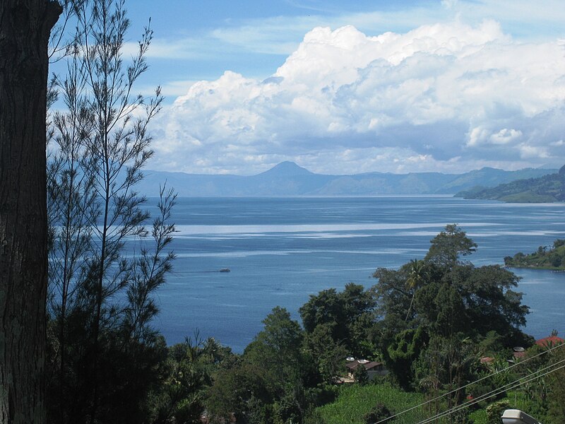 File:Lake Toba - panoramio.jpg