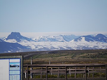 Zoomed view of ice cap w:Langjökull and its volcanic mountains from the parking lot in front of Gullfoss coffeshop